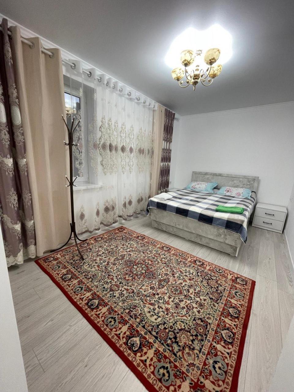 Center Guesthouse Kochkor Екстер'єр фото