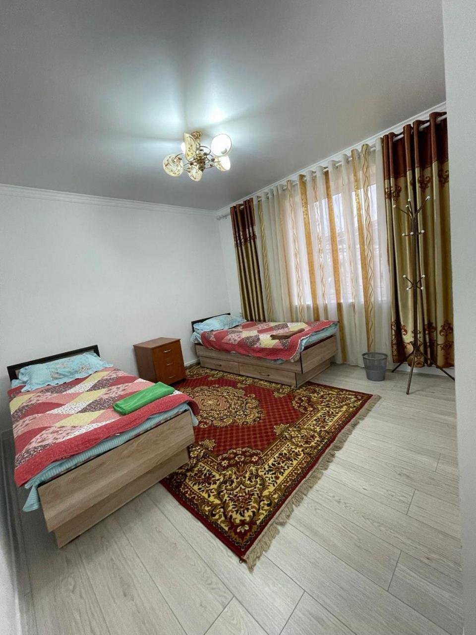 Center Guesthouse Kochkor Екстер'єр фото