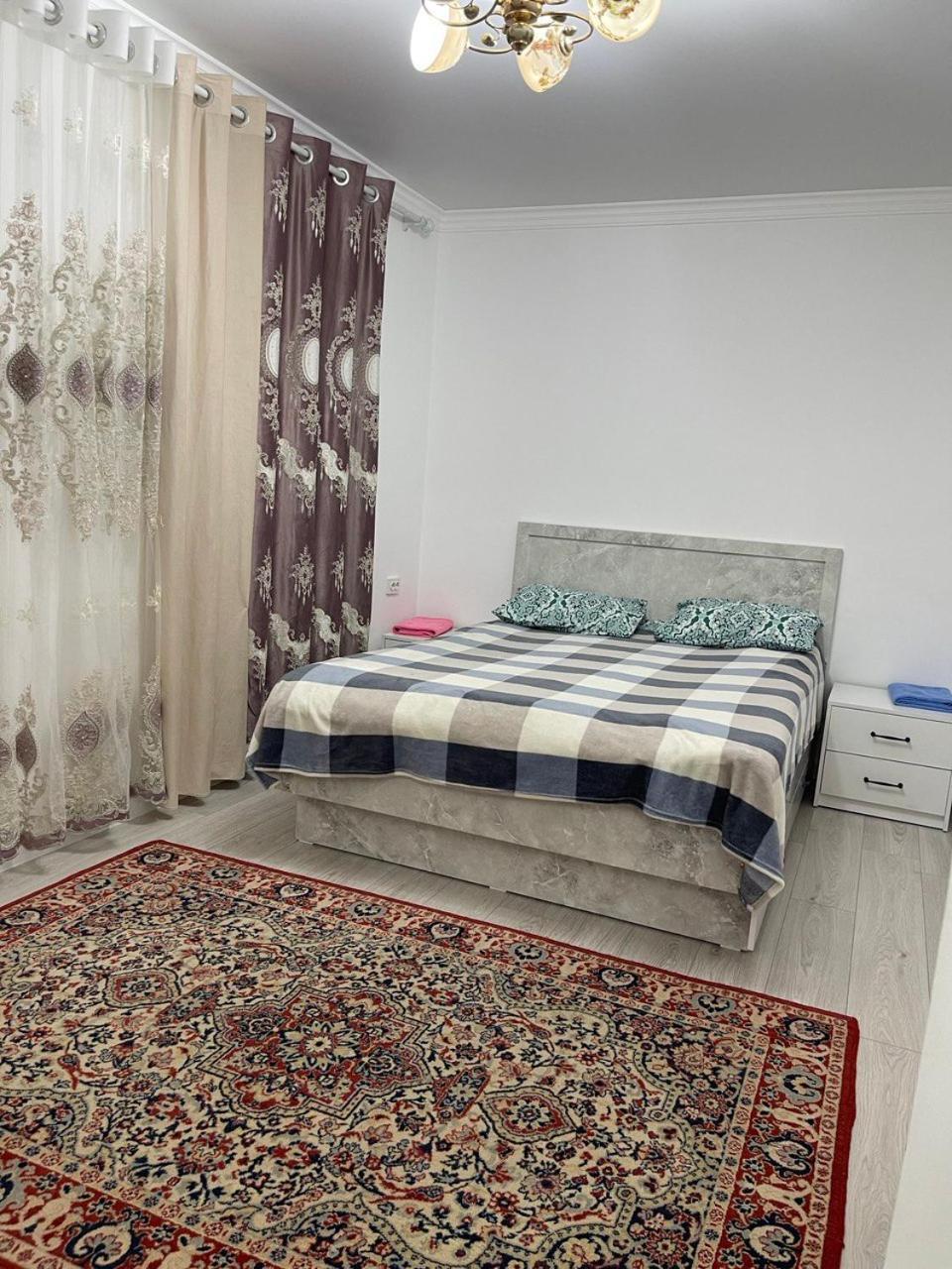Center Guesthouse Kochkor Екстер'єр фото